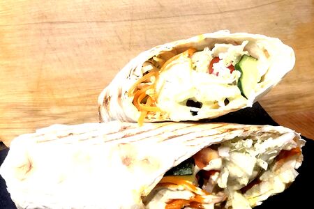 Шаурма овощная в сырном лаваше