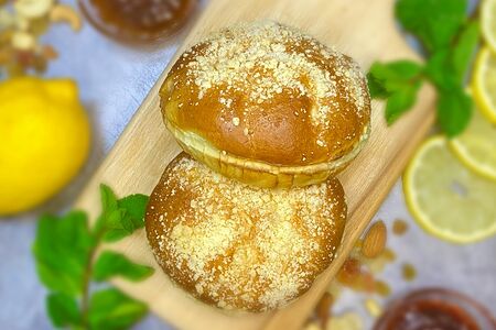 Клубничная булочка