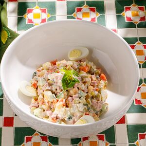 Оливье по-домашнему с колбасой