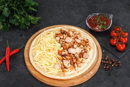 Закрытая пицца со свининой