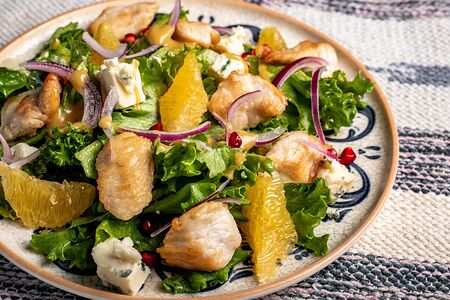 С куриным филе, апельсином и дорблю