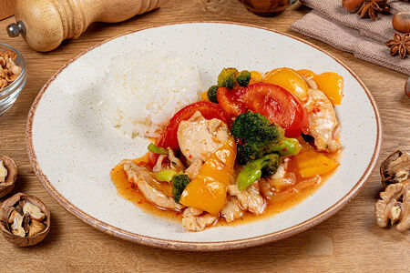 Курица с овощами в кисло-сладком соусе