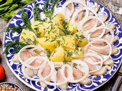 Сельдь с гарниром