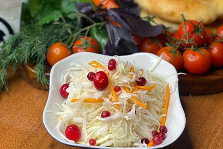 Квашеная капуста с клюквой