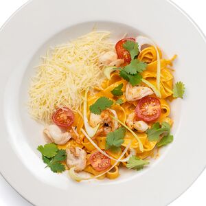 Паста с креветками в соусе Том ям