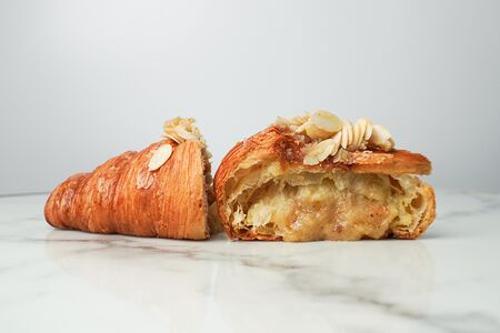 Круассан миндальный