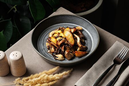 Картофель жареный с грибами