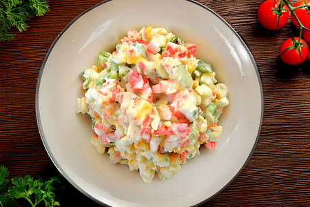 Салат из крабового мяса и кукурузы