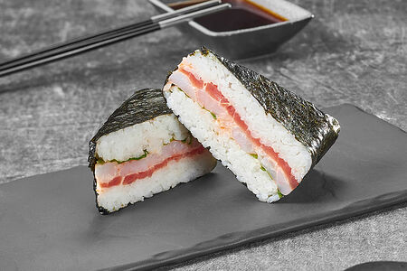 Онигири с тунцом и креветкой