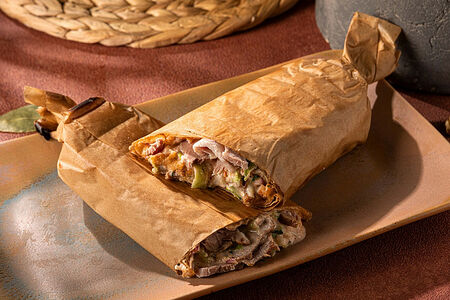 Шаурма со свининой и сулугуни (острая)