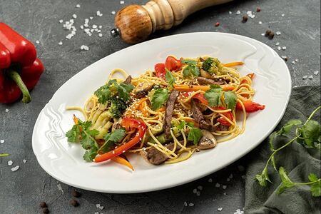 Лапша в Азиатском стиле с говядиной