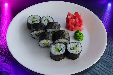 Хосомаки огурец