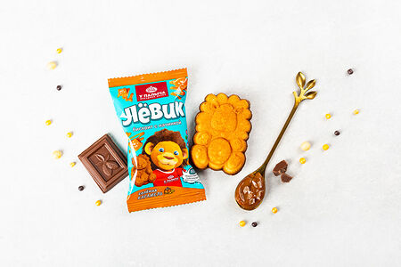 Пирожное бисквитное «Лёвик» с какао и начинкой со вкусом соленой карамели