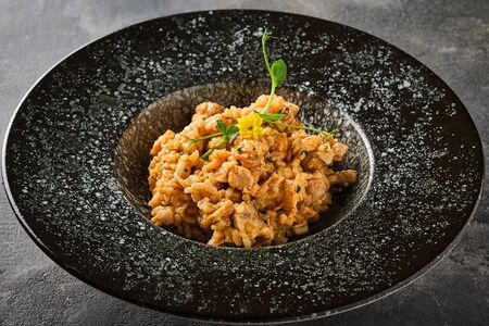 Каша рисовая с креветками и шпинатом