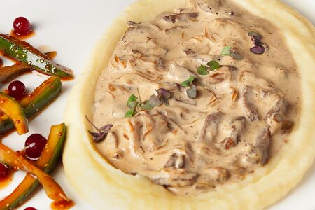 Бефстроганов с картофельным кремом