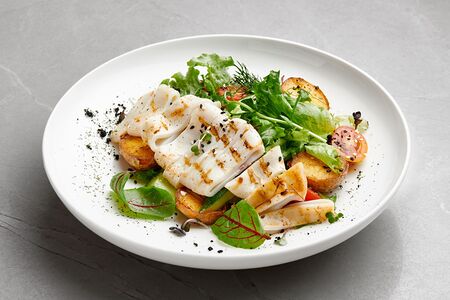 #Салат с кальмаром гриль