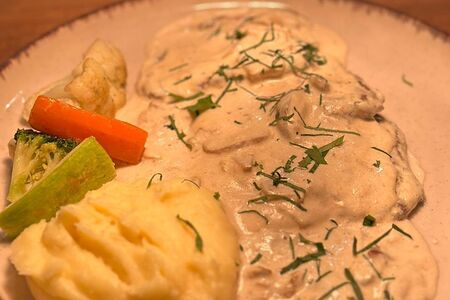 Медальоны с говяжьей вырезки с белыми грибами