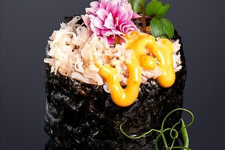 Гункан с крабом