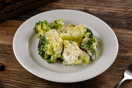 Брокколи под сыром