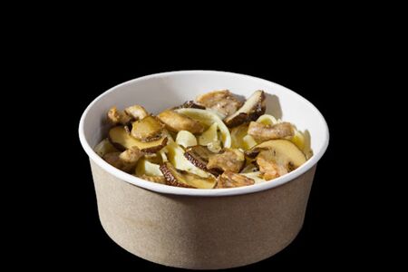 Паста с курицей и грибами