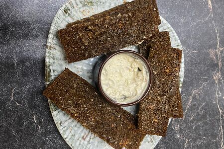 Гренки бородинские с чесноком