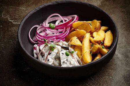 Соленые грузди в сметане