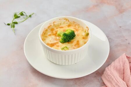 Жюльен с креветками и брокколи