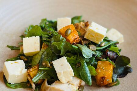 Салат с запеченной тыквой