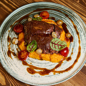 Нежные телячьи щечки с пюре из батата