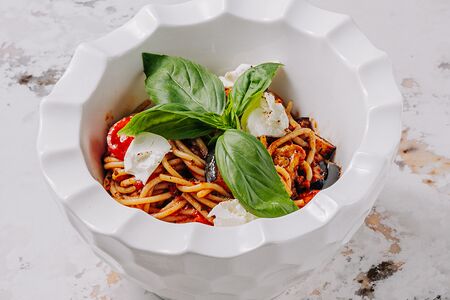 Спагетти Алла норма с баклажанами и помидорами черри