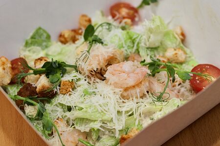 Салат Цезарь с креветкой 