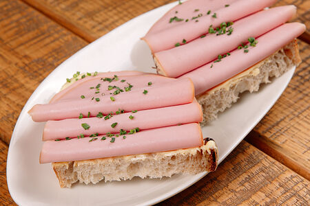 Бутерброд с докторской колбасой