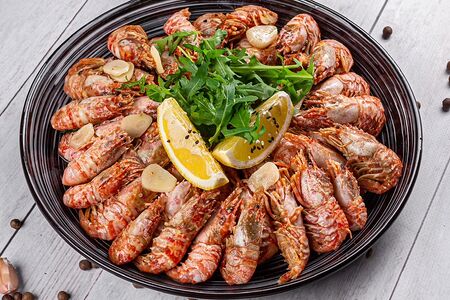 Жареные креветки Dragon в чесноке и сливочном масле 