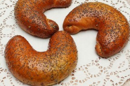 Рогалик с орехом