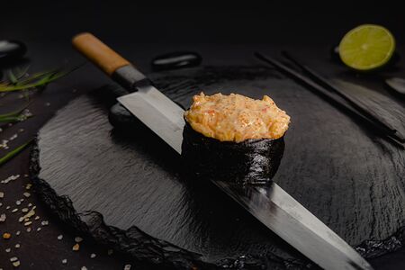 Гункан с крабом