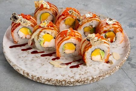 Ролл Хаширама шахматный с угрем, лососем и манго