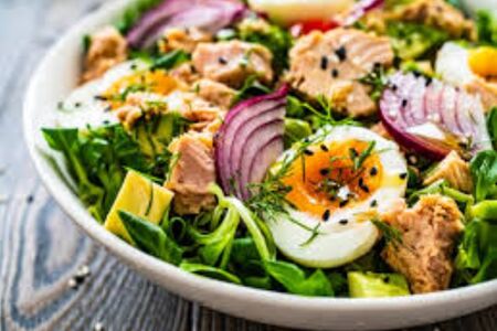 Салат с тунцом