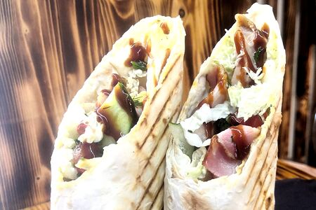 Шаурма с беконом на сырном лаваше