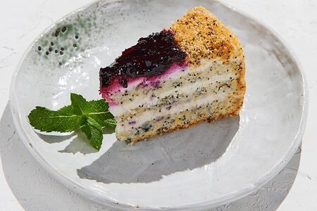 Домашний маковый пирог со смородиной