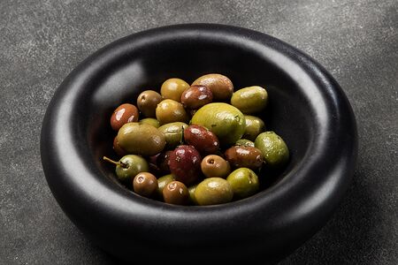 Итальянские оливки с орегано