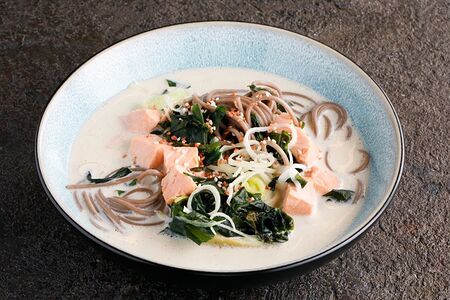 Сливочный суп с лососем