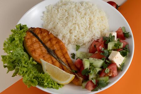 Стейк лосося с рисом