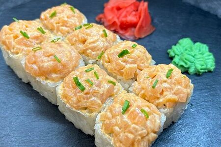 С рубленным лососем спайси