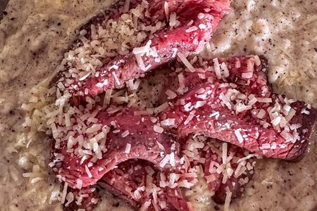 Ризотто с трюфельным кремом и ростбифом