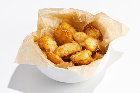 Куриные наггетсы с соусом на выбор