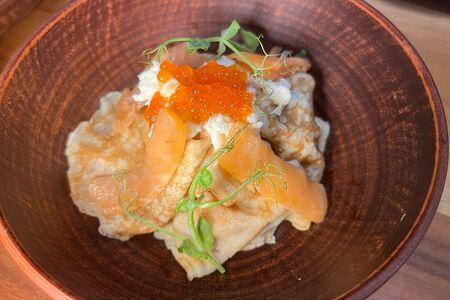 Блины с семгой, красной икрой и сыром страчателла