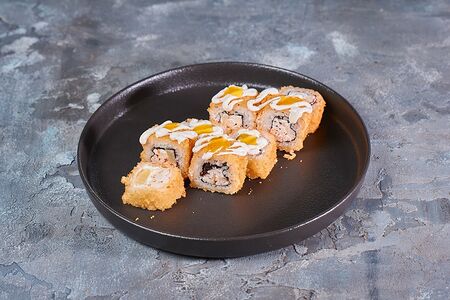 Темпура ролл Цезарь под соусом манго-чили