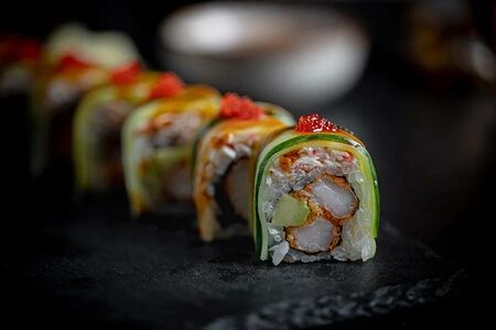 Ролл креветки темпура с крабом