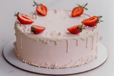 Торт йогуртовый Клубнично-банановый 