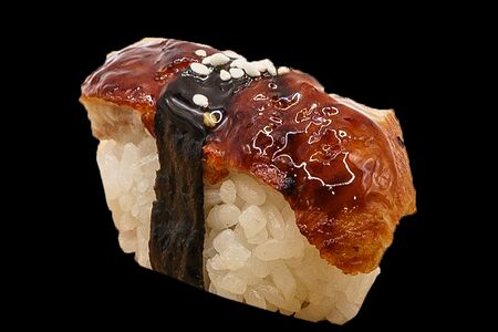 Суши с угрём